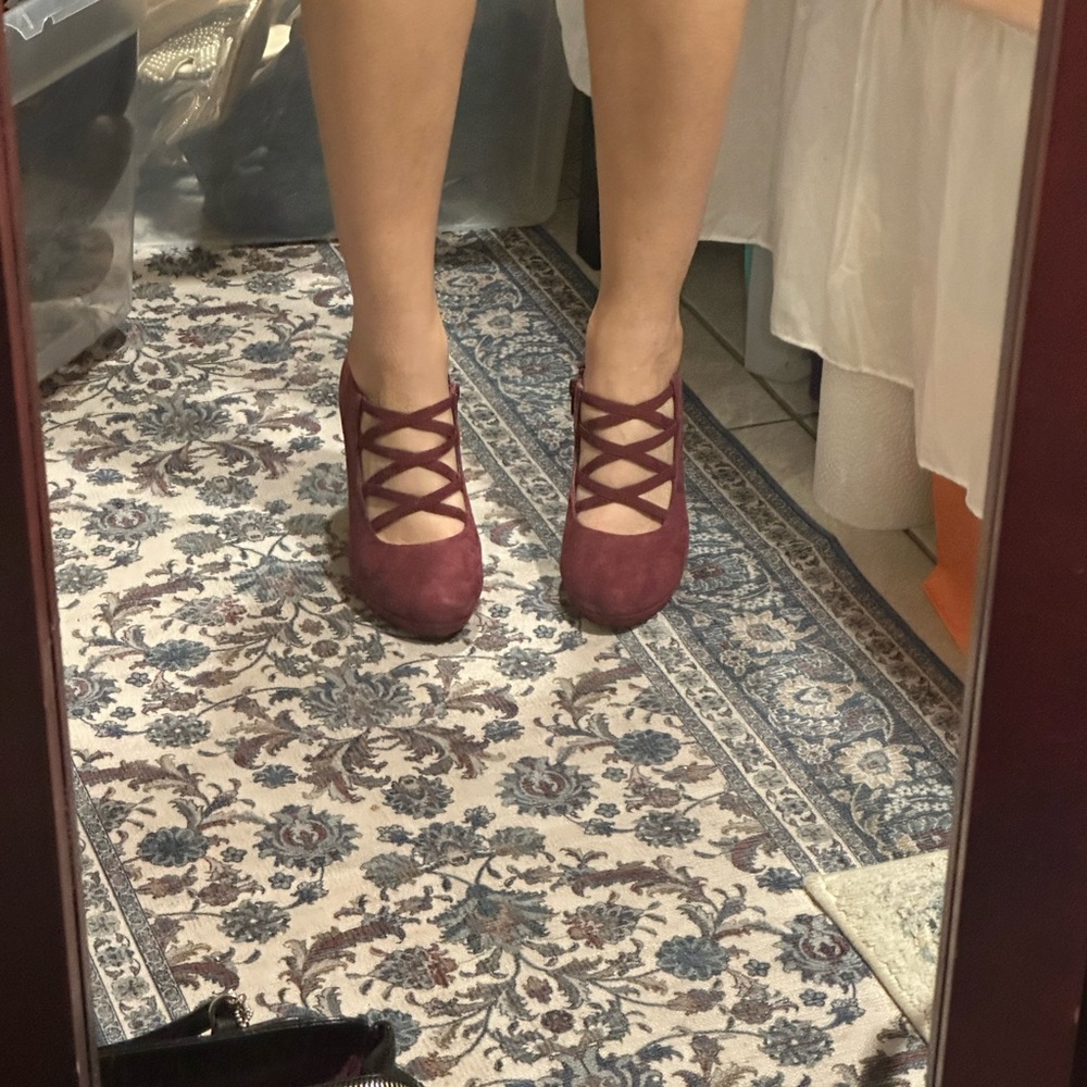 Women's Burgundy Crisscross Heels